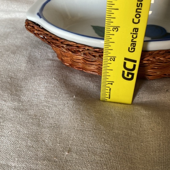 7" vintage stoneware baking dish with wicker basket. - Picture 7 of 7